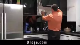 إيلاج مزدوج مع صديق أخي وأمي