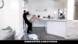 زوجت ابوه تطلب من صديقه مطلقه وزبه كبير وزبه عملاق المنزل