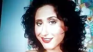 حفلة جنس في الحمام: عاهرتان وامرأة تئن تمارسان جنسًا صريحًا