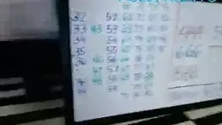فتاة حساسة، تومي الضرائب جارها للحفاظ عليه من خلع سرواله