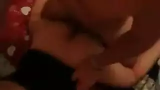 قضيب ضخم يدمر مؤخرة هاوي عذراء في مشهد إباحي