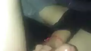 نجم إباحي شقراء تخدم القضيب بفم رطب وتحصل على رسم