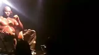 دش ذهبي إباحي من قضيب أسود وحشي