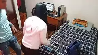 وقت تجميل العروس يتحول إلى ماراثون جماع العريس مع وصيفات الشرف