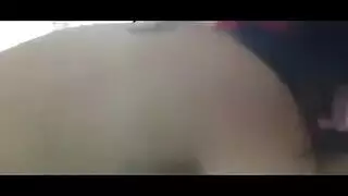 امرأة أكبر سنًا مثيرة تمص قضيب شاب عاري ضخم