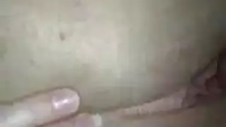 شقراء مثيرة تمتطي قضيبًا سميكًا وتحصل على حمام ساخن من السائل المنوي