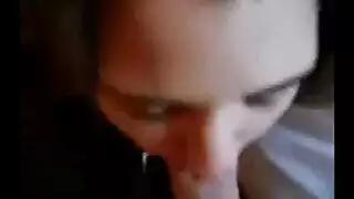 فتاة حلوة تأخذ قضيب أخيها الكبير بعمق داخلها