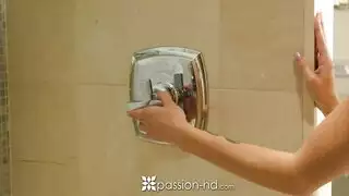 صغيره شقراء في الزريبة