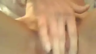 فرج مشعر وإثارة البظر: استمناء بالهزاز لقذف شديد