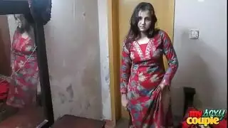 عرض جسدي كامل لزوجتي لحظة إباحية صريحة