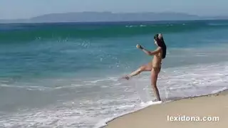 والد مرهق يسبح معه زوجت ابوه