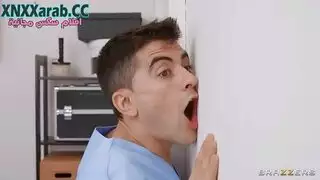 جوردن ينيك الممرضة وهي تتكلم مع دكتور