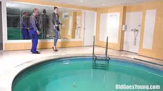 المقرفه اللي بنت عملت حمام