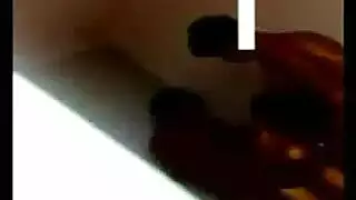 الطالبات المتمردات يكرسن حياتهن لطقوس المجامعة الجماعية القذرة