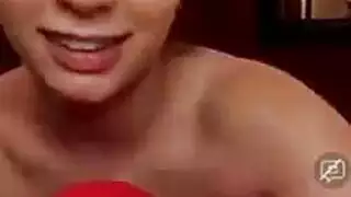 حركة فرج مشعر: فتاة إيطالية تحصل على قضيب سمين على البلاط