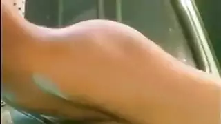 لبناني ينيك عشيقته على غطاء محرك السيارة داخل كاراج