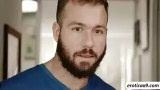 تقعد على فمه ويلحس