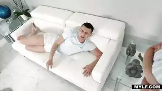 الأخ ينتهز الفرصة وينيك زوجة أخيه
