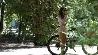 خيال المغنية النجم: قضبان ضخمة وعصابة إباحية