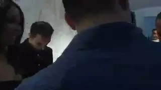 شقراء مثيرة تحصل على حفر شرجي في مقطع إباحي