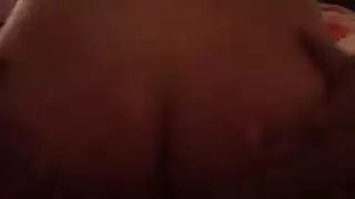 نيك أفريقي أمامه اخته