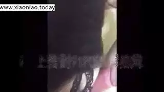 الفتاة الشقراء تأخذ قضيب أسود قوي في بنطلونها الداخلي الأبيض
