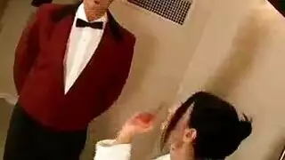 علاقة جنسية جماعية جامحة: فتيات تمص الخواتم والقضبان الصلبة