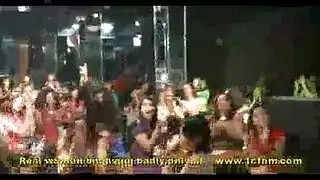 عاري وحليق هواة يصورون لقاءهم الجنسي الصريح في المنزل
