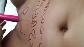 تدخل زب اصطناعي متحرك بطيزها وتقدف بقوهiacs48oyb6m1
