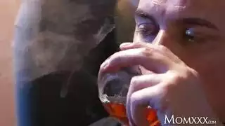 كوغار مرتبكة تأخذ قضيبًا كبيرًا