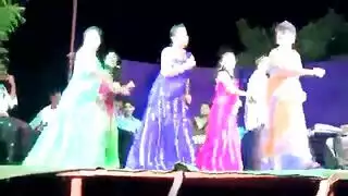 راقصات القرية الشهوانيات يمارسن الجنس بعد عرض تعري