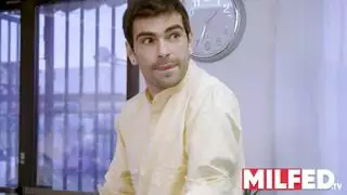 علاقة عمل محرمة: جنس فندقي مثير مع زوجة الرئيس