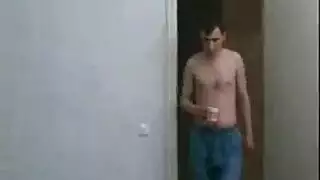 أطفال يتسلل إلى الفراش