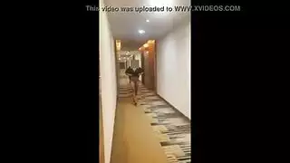 فتاة جذابة ذات أثداء طبيعية كبيرة تُمارس الجنس الشرجي القاسي والقذف على الوجه