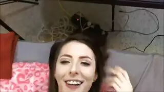 تعذيب بنات في الشارع