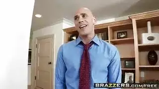 ركعت ثم عرضت عليّ شعر كسها