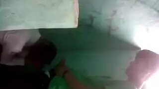 سكس جماعي هاوي هندي: مص مزدوج و قذف داخلي جماعي