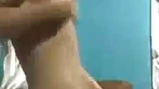 مبتل ومثير: قضيبان في الحمام