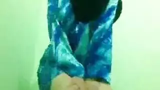 عايزة توري الاخ جسمها مترجم