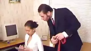 مدير سعودي ينيك الموظفة فالمكتب