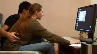بورن روسي صريح مع فتاة بالكاد ترتدي ملابسها