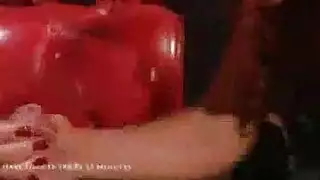 جمال أكبر في السن يأخذ ضربًا عنيفًا للحلق في فيلم إباحي صريح