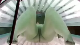  أثداء العاهرة الصغيرة تُصفع في جنس قوي