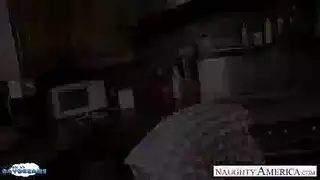 فتيات متحمسات تبلع السائل المنوي بعد جنس شغوف
