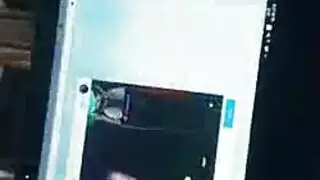 دهشة الثدي الهائل: آشلي تطالب بجنس ثلاثي