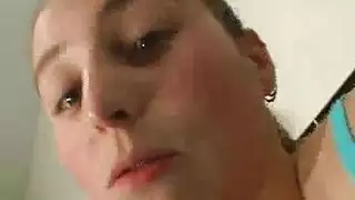 مراهقة موشومة مثيرة تُضرب من قبل زوجها المتطلب