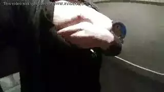التعرّي في الخارج يتحول إلى ضرب شرجي