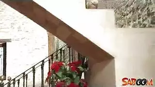 تحدي الحلق العميق للشقراء مع قضيب ضخم يؤدي إلى جنس مكثف