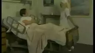 العاهرة الشابة تتوق لعمل شرجي عنيف