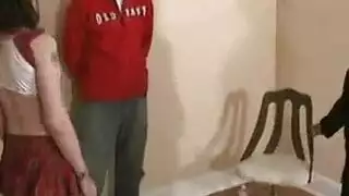 ربات منازل ناضجات يستضفن حفلة جنس صريح مباشرة
